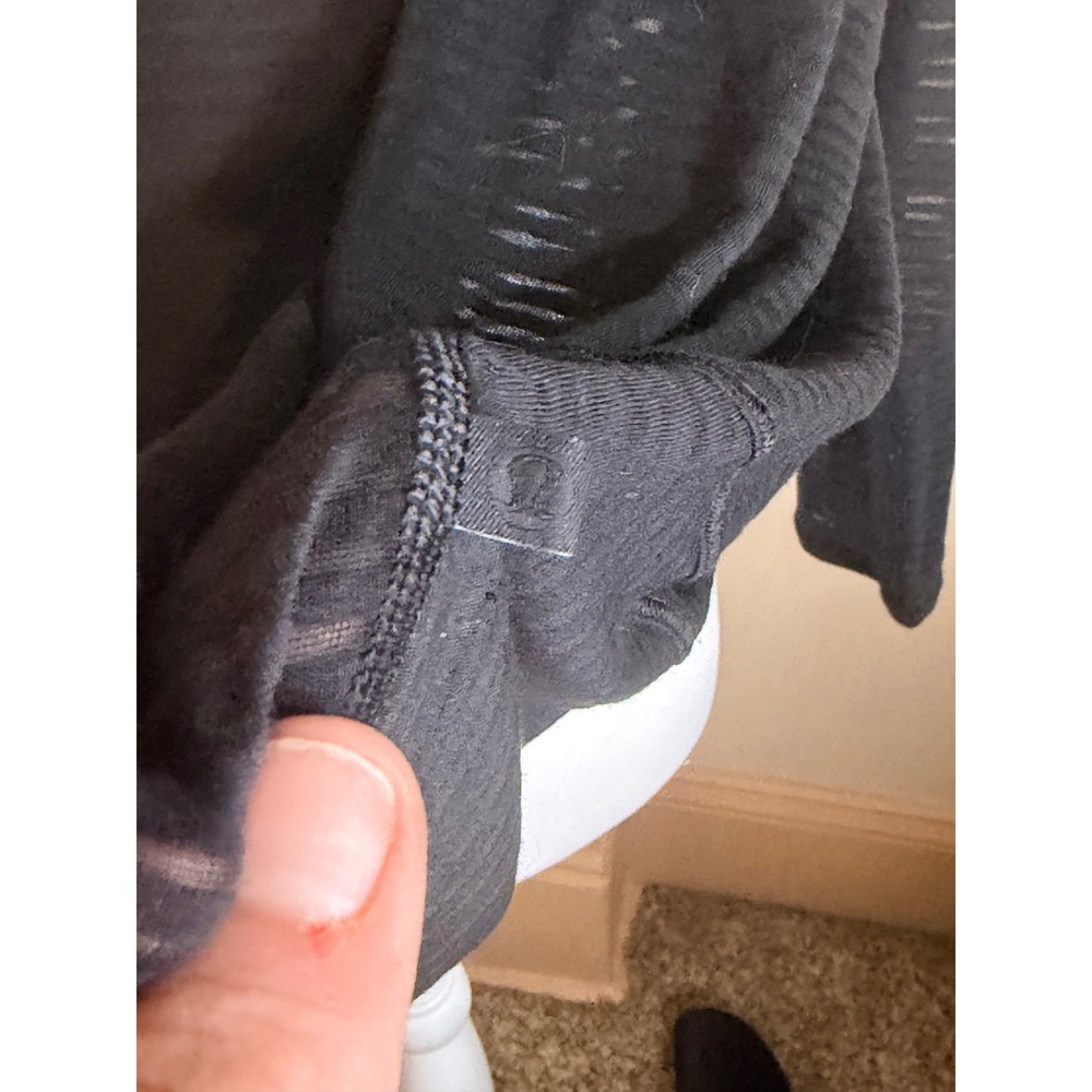 Lululemon Black Sheer Burnout Striped Long Sleeve High Low Top Womens Size 8 - Picture 2 of 2